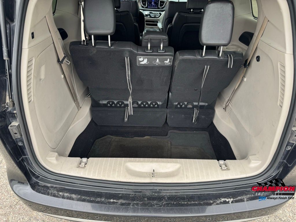 2017 Chrysler Pacifica Touring L photo 25