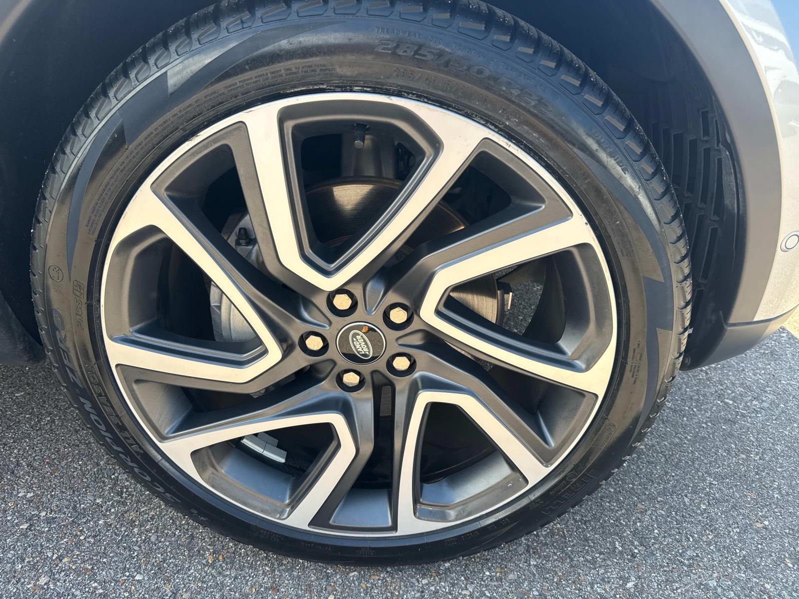 2024 Land Rover Discovery S photo 4