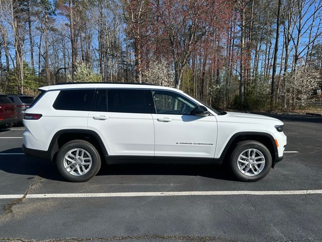 2025 Jeep Grand Cherokee Laredo photo 2