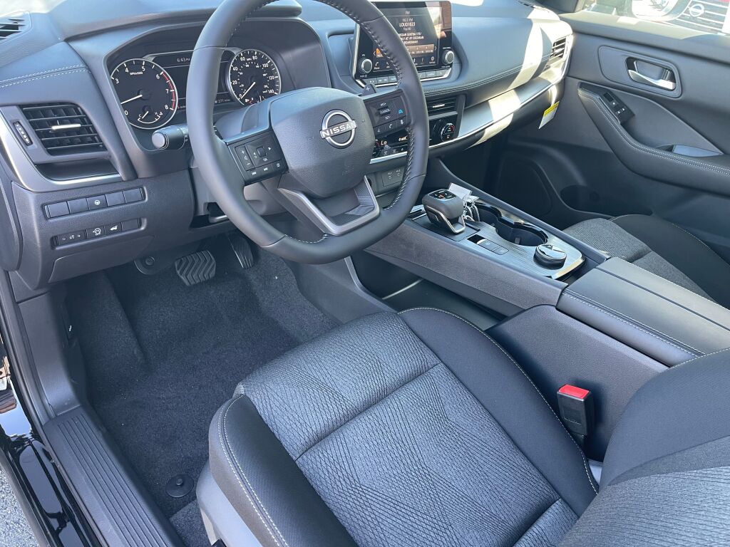 2026 Nissan Rogue SV photo 6