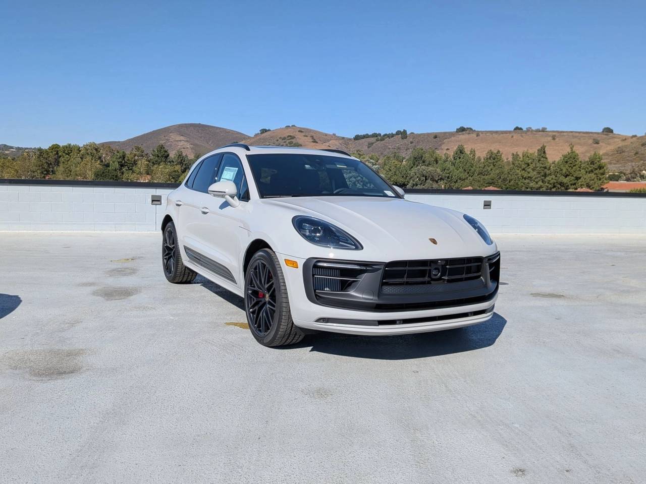 2025 Porsche Macan GTS photo 2