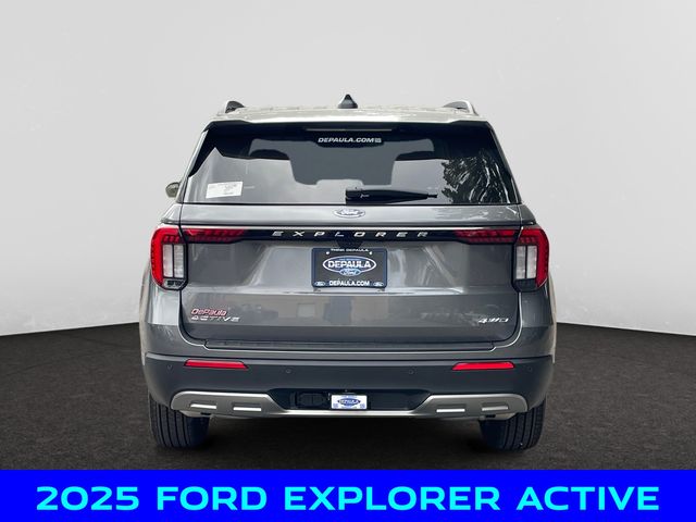 2025 Ford Explorer photo 2