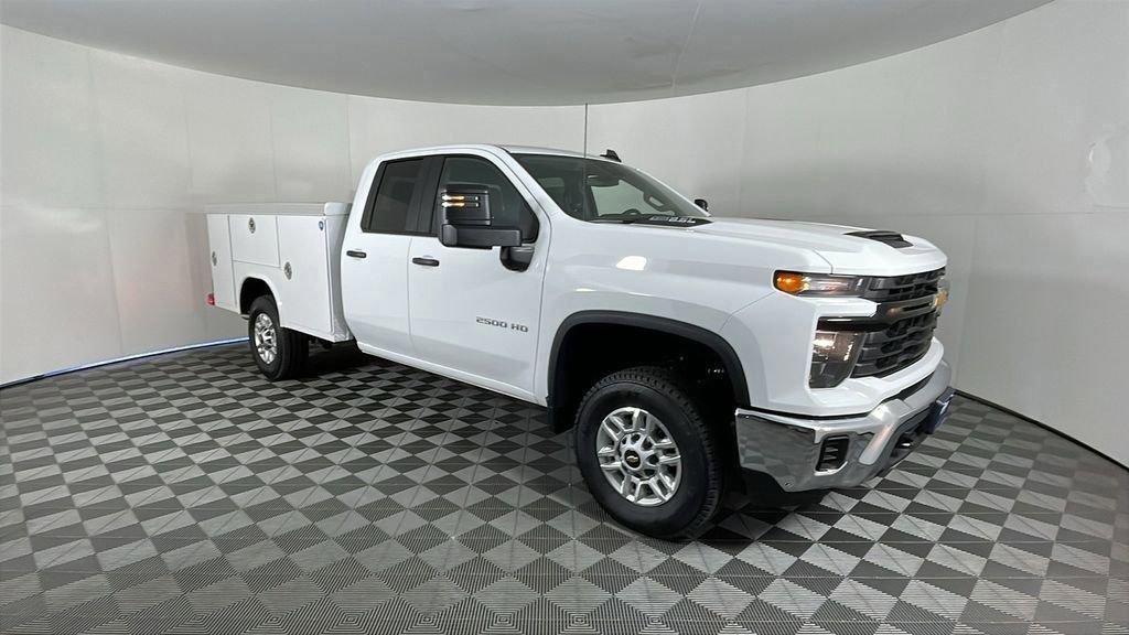2025 Chevrolet Silverado 2500HD photo 3