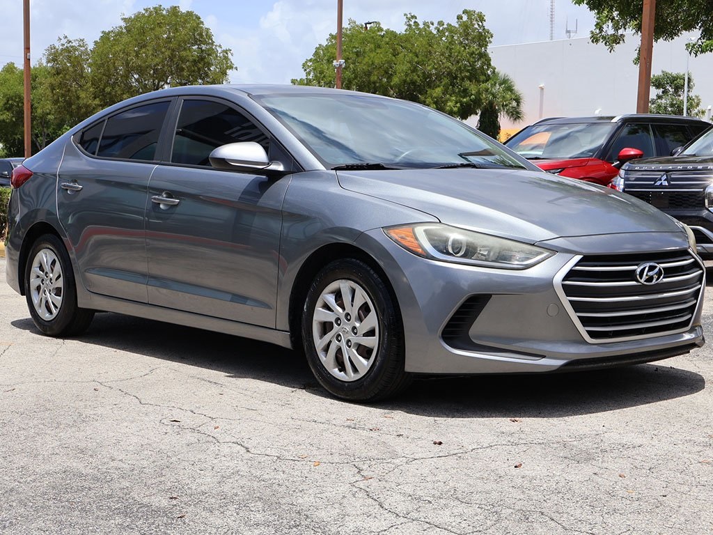 2017 Hyundai Elantra SE photo 2