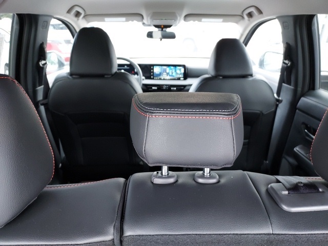 2026 Nissan Kicks SR photo 4