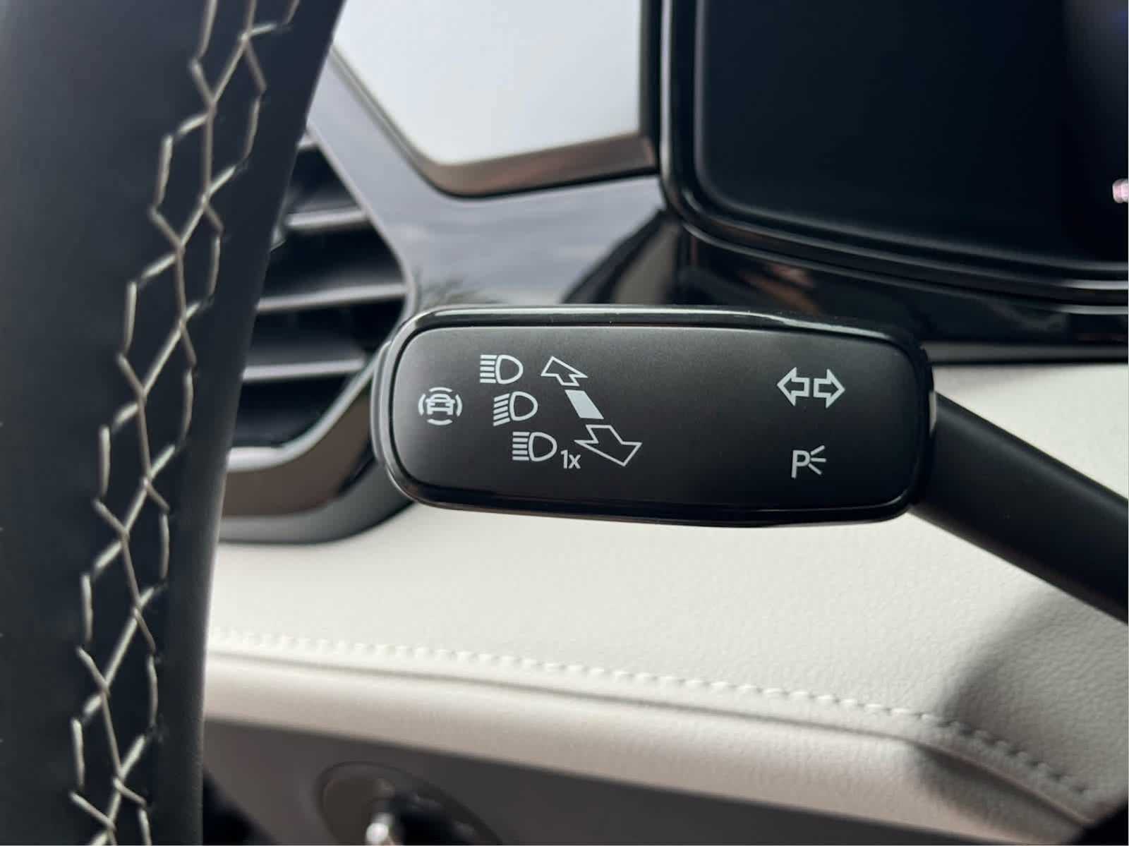 2025 Volkswagen Taos S photo 11