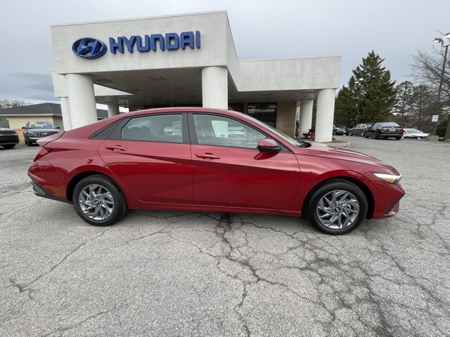 2025 Hyundai Elantra Hybrid photo 2
