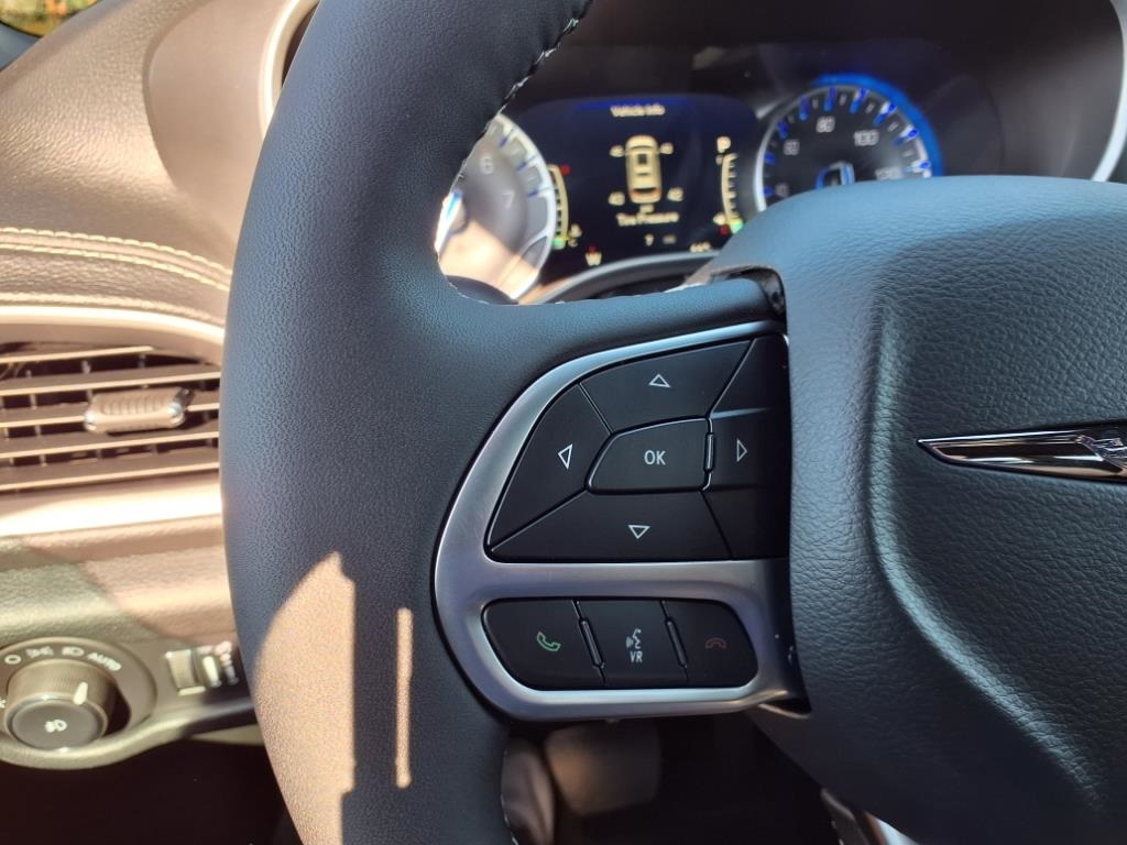 2026 Chrysler Pacifica photo 18