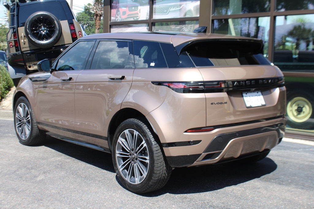 2024 Land Rover Range Rover Evoque Dynamic SE photo 3