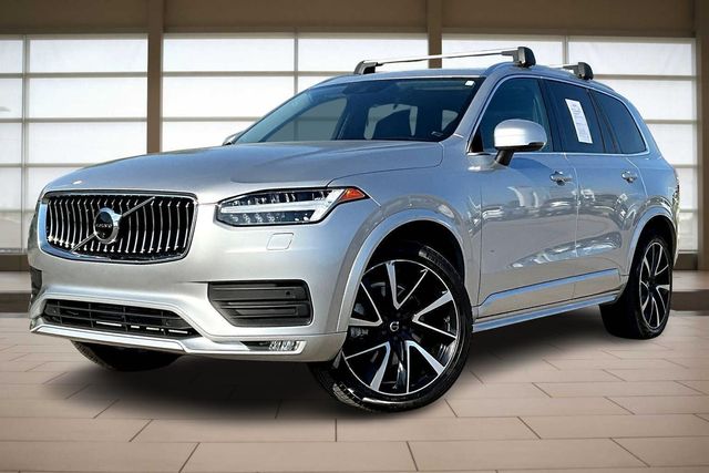 2022 Volvo XC90 Momentum's photo