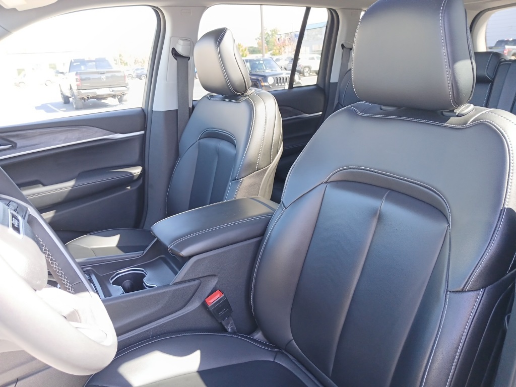 2024 Jeep Cherokee Limited 4xe photo 18