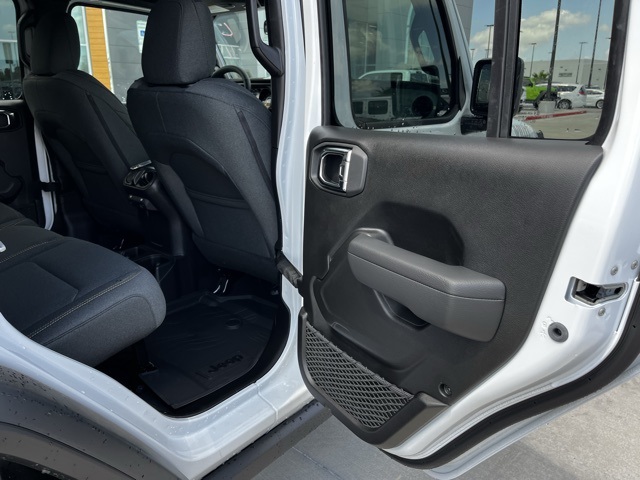 2025 Jeep Wrangler Willys photo 18