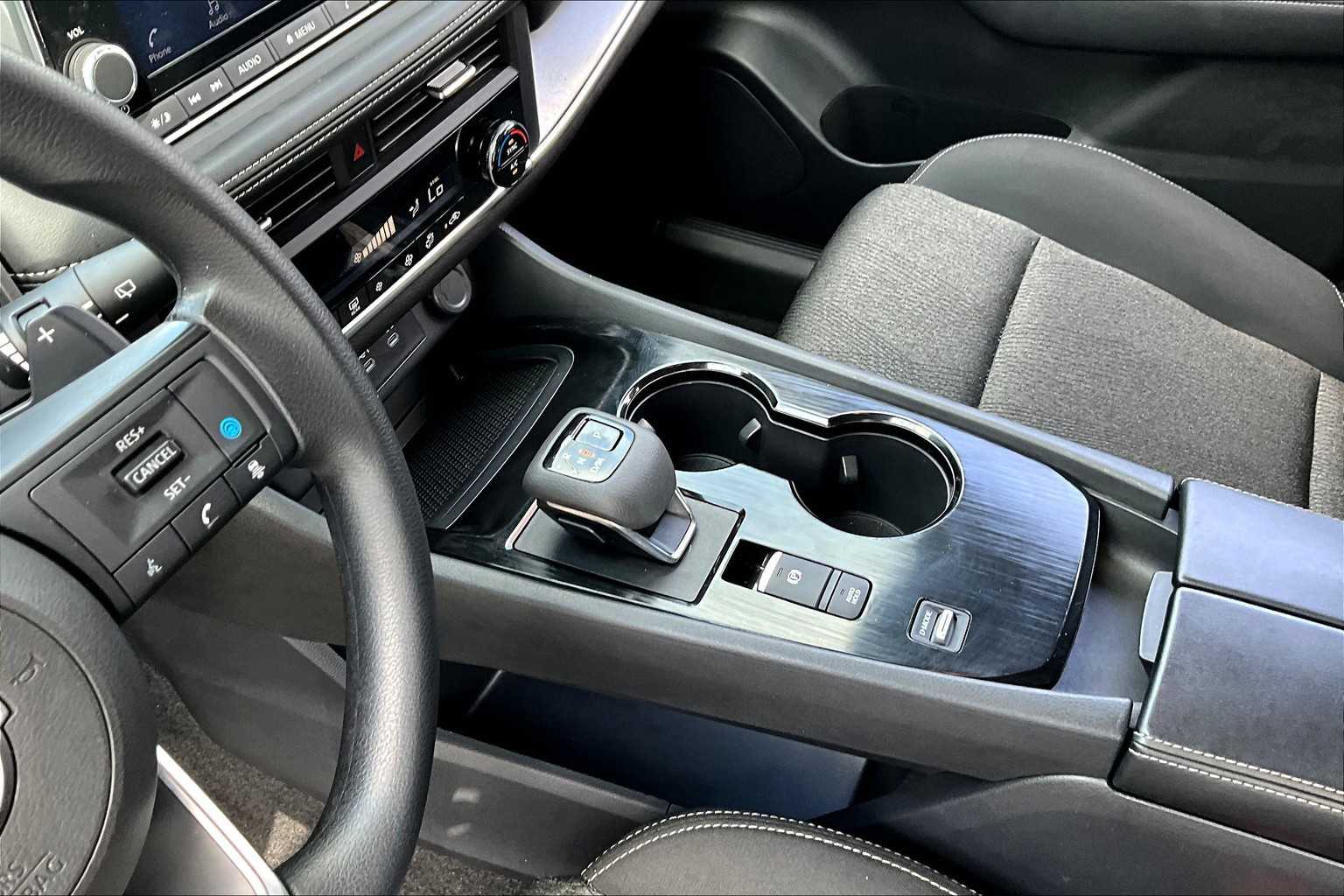 2024 Nissan Rogue SV photo 13