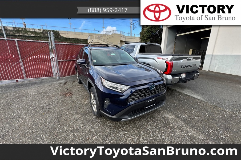 2020 Toyota RAV4 Limited's photo