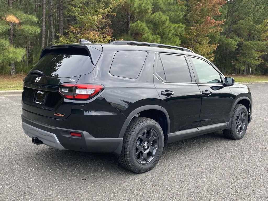 2025 Honda Pilot TrailSport photo 4