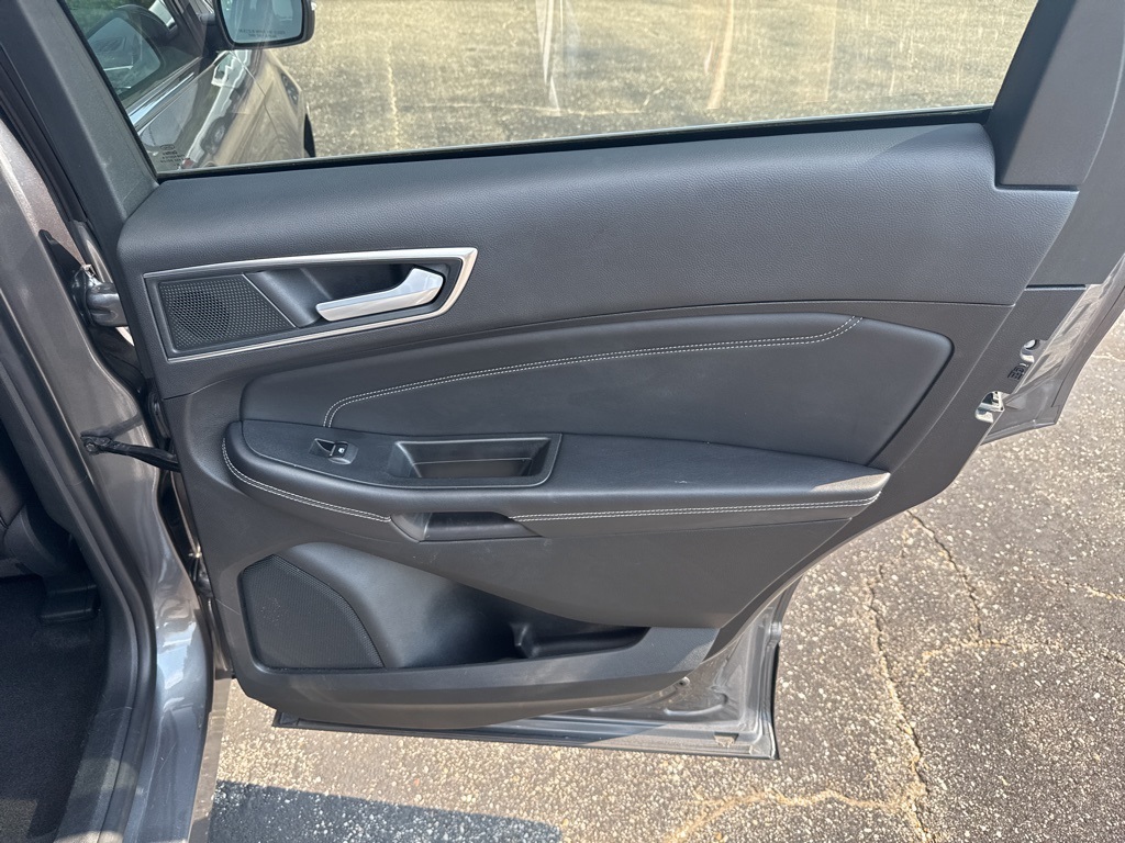 2024 Ford Edge Titanium photo 16