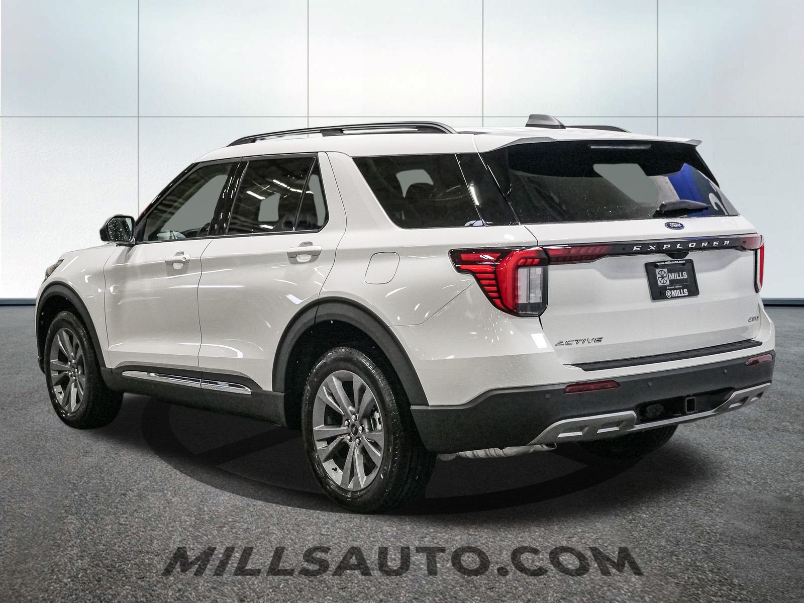2025 Ford Explorer photo 4