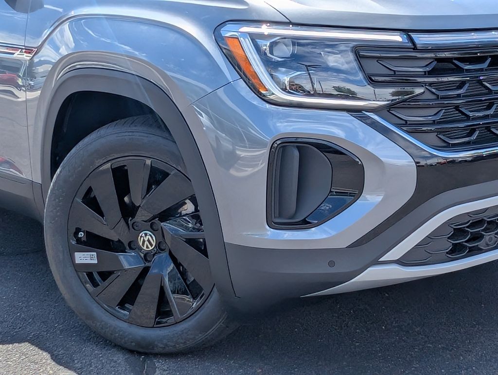 2025 Volkswagen Atlas Cross Sport SE Technology photo 2