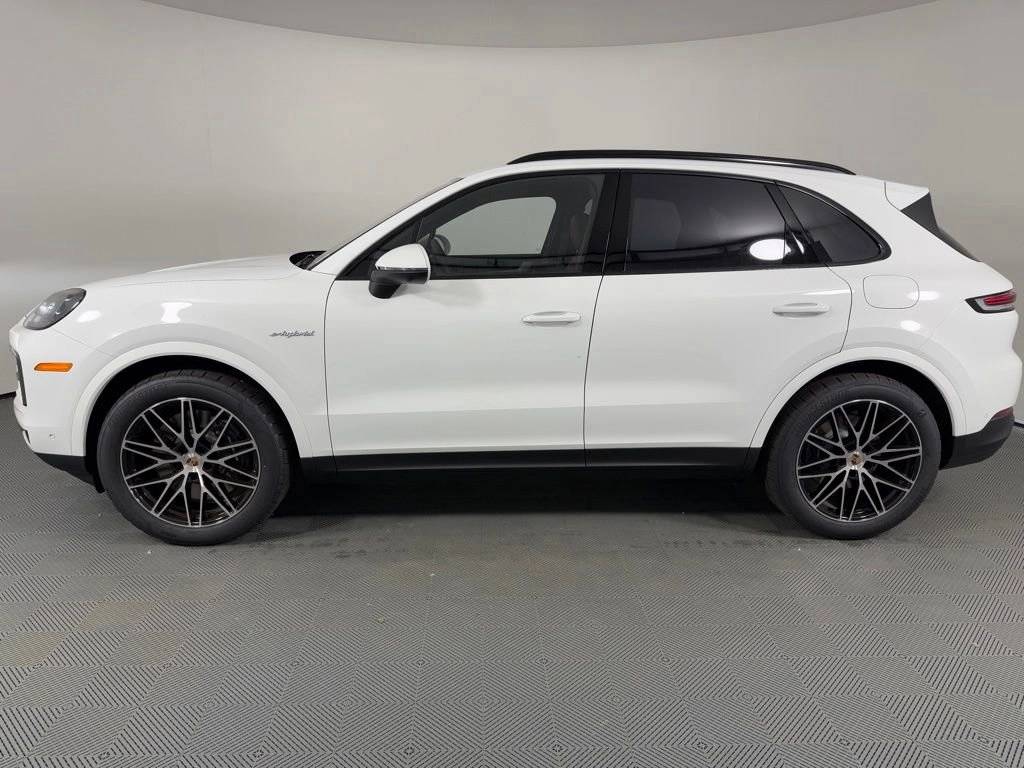 2026 Porsche Cayenne E-Hybrid photo 2