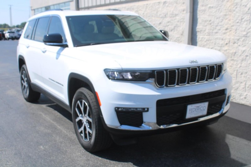 2023 Jeep Grand Cherokee Limited photo 2