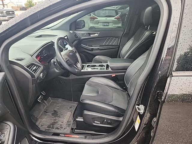 2022 Ford Edge ST photo 3