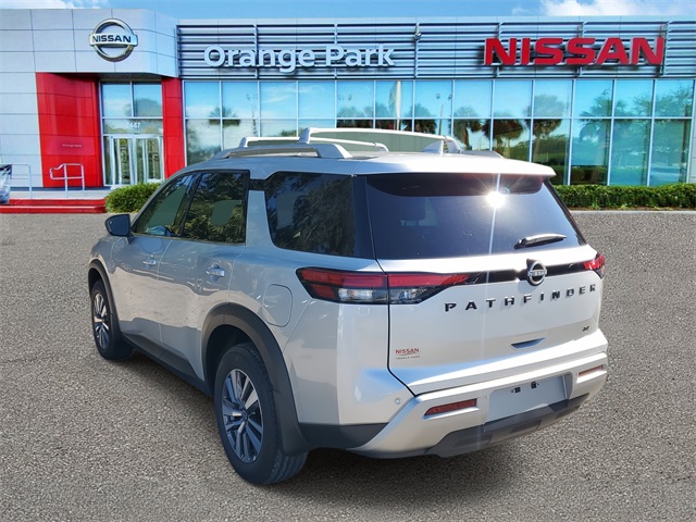 2025 Nissan Pathfinder SL photo 3