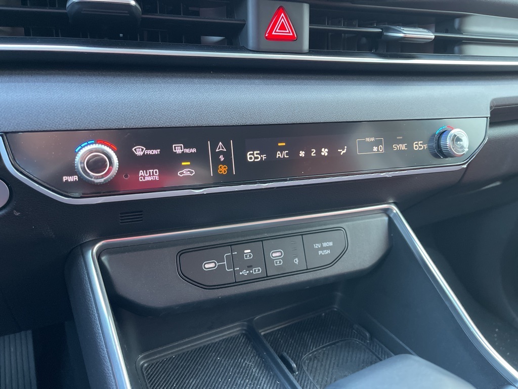 2025 Kia Carnival EX photo 6