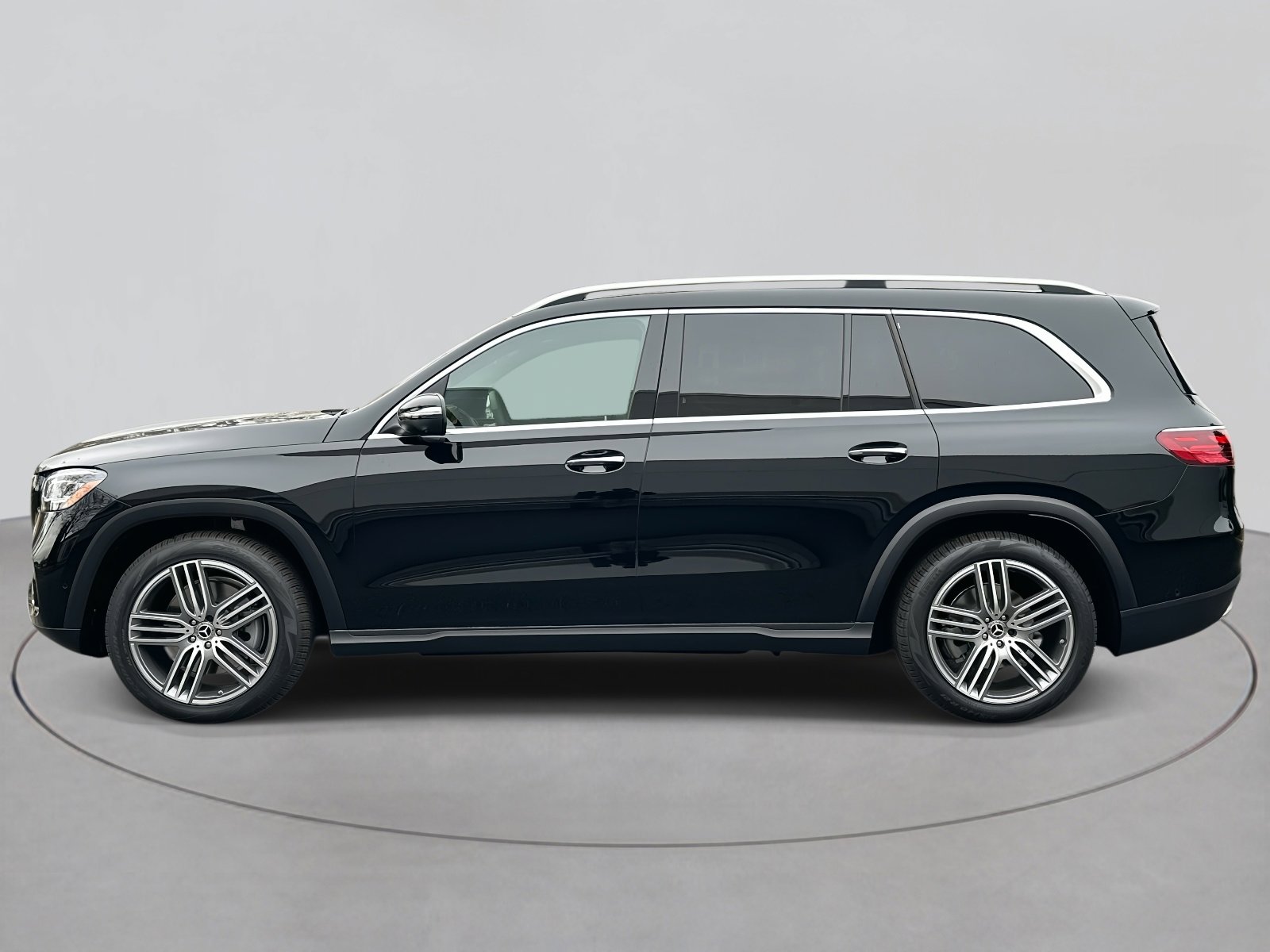 2025 Mercedes Benz GLS 450 4MATIC photo 2