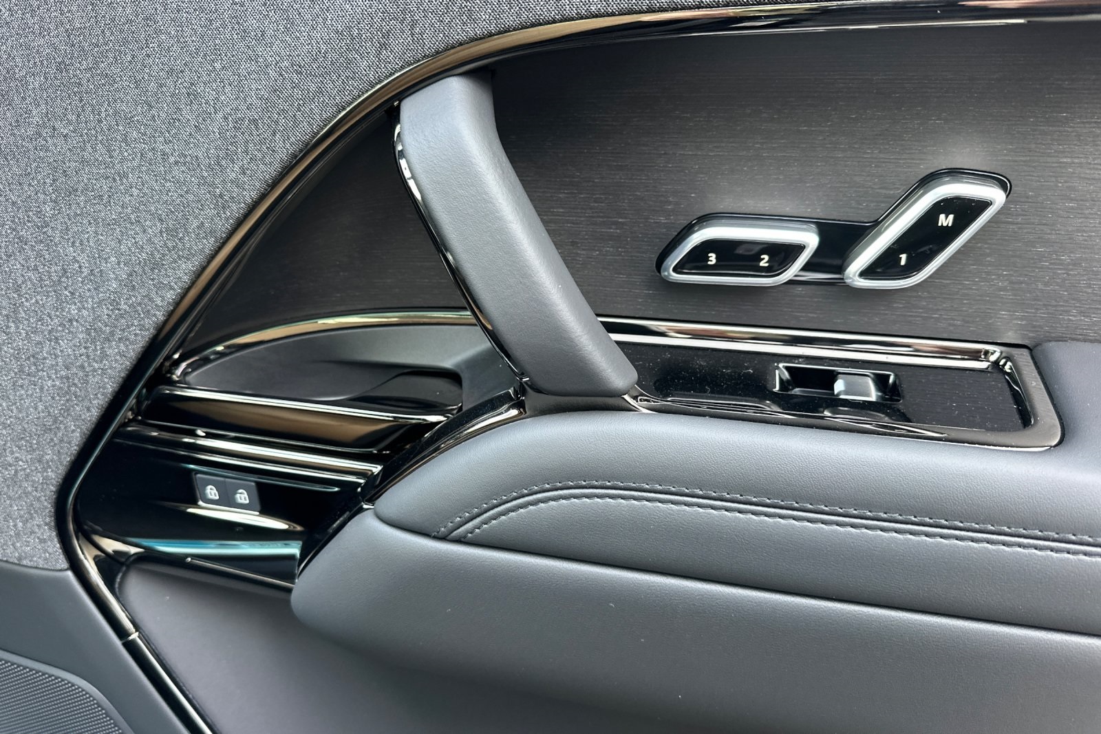 2025 Land Rover Range Rover Sport SE photo 19