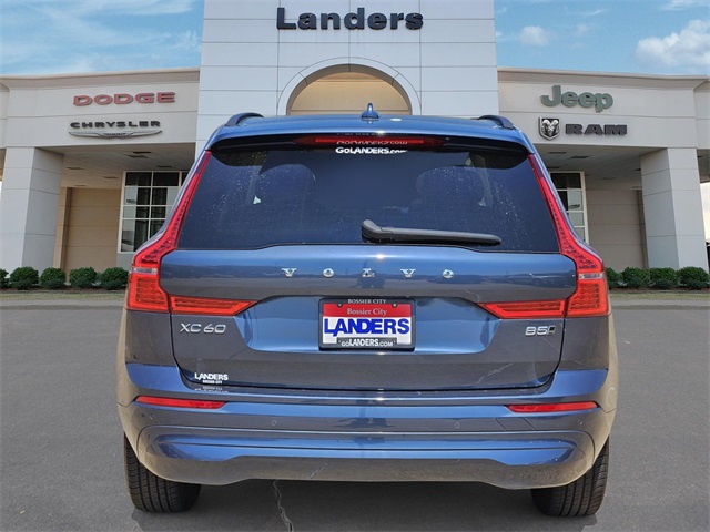 2022 Volvo XC60 B5 Momentum photo 5