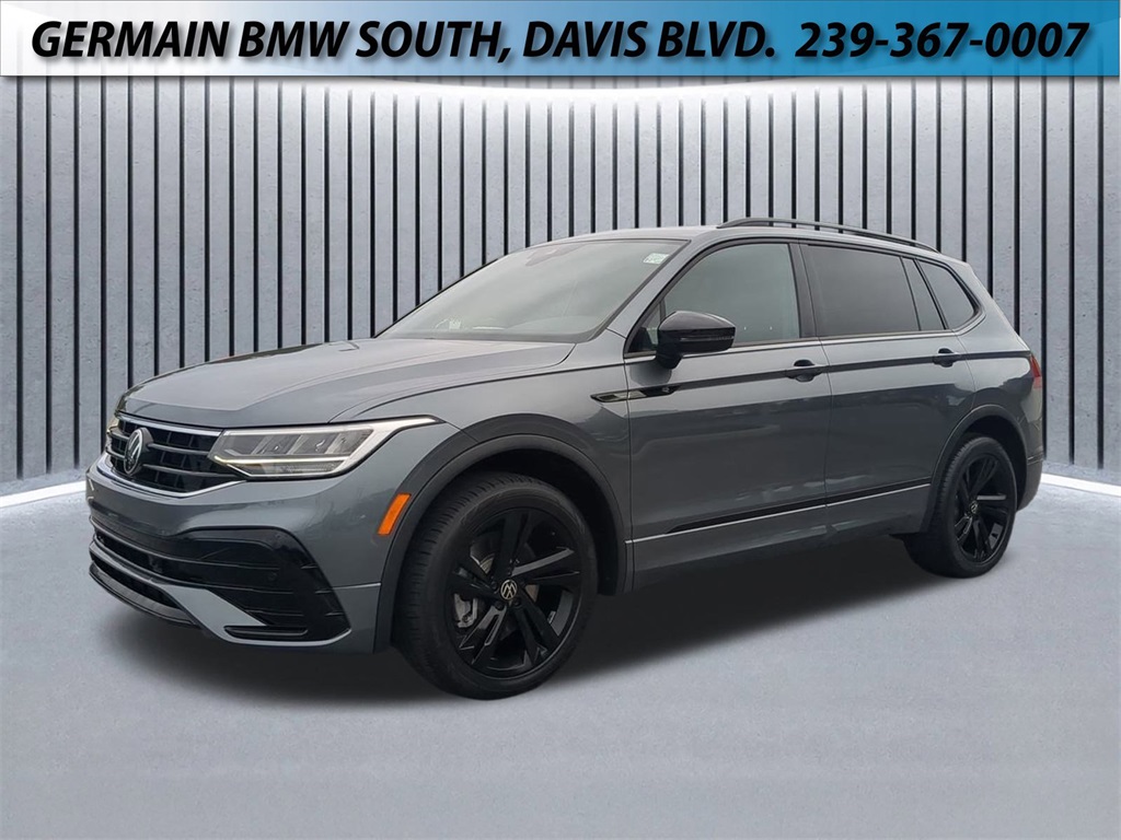 2023 Volkswagen Tiguan SE R-LINE BLACK's photo