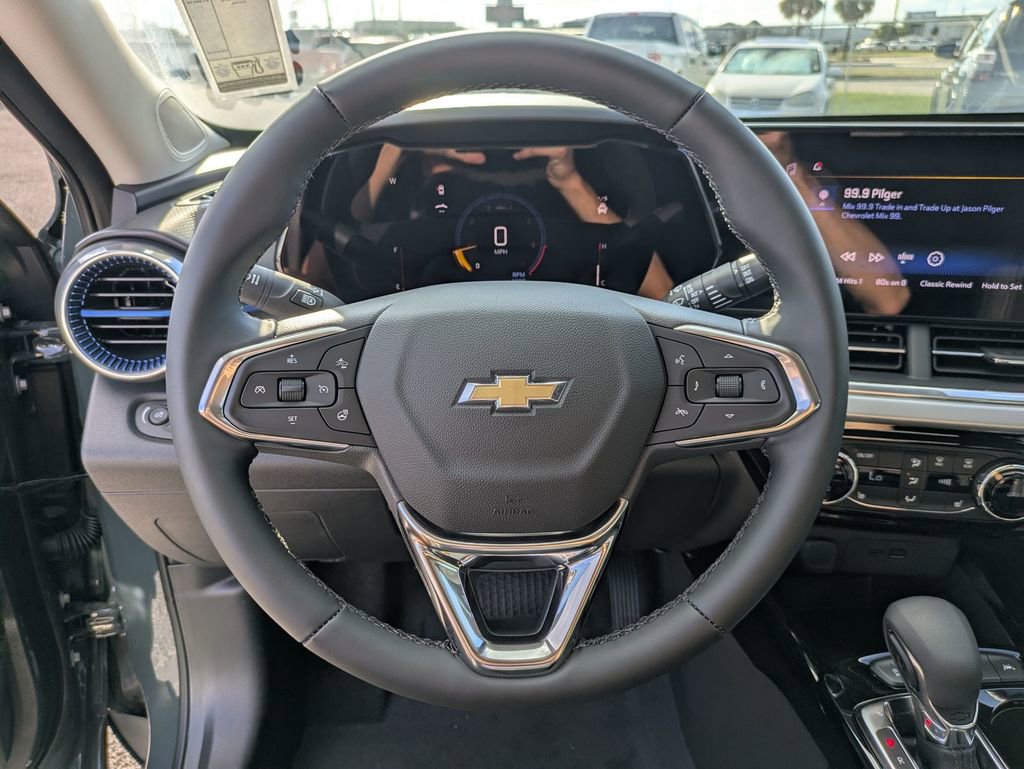 2025 Chevrolet Trax LT photo 15