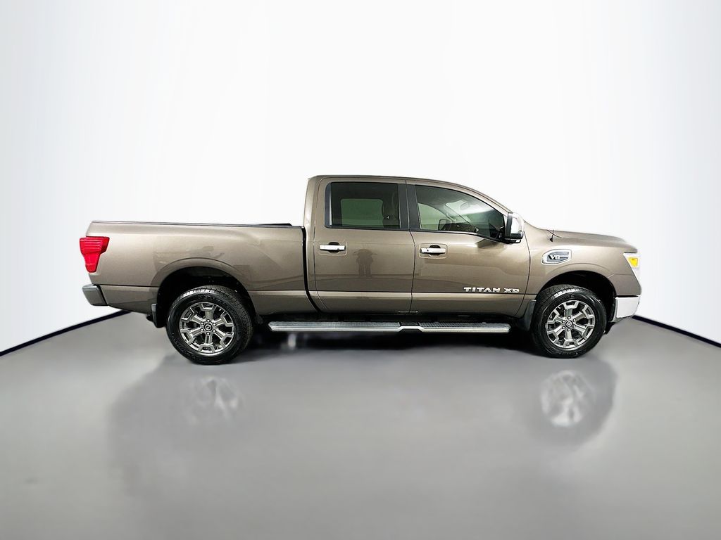 2018 Nissan Titan SL photo 2