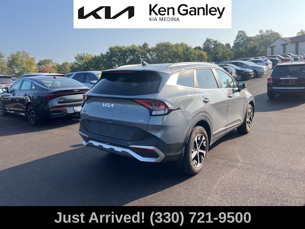 2023 Kia Sportage EX photo 3