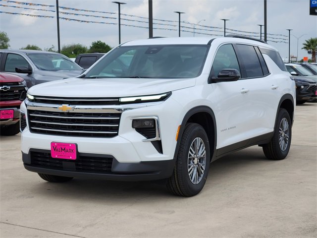 2025 Chevrolet Traverse photo 2