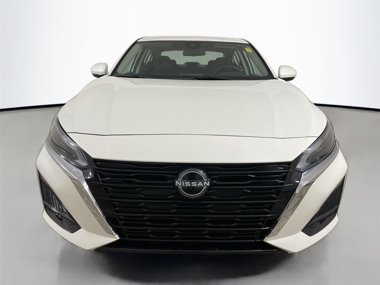 Used 2023 Nissan Altima SV with VIN 1N4BL4DV3PN384095 for sale in La Crosse, WI