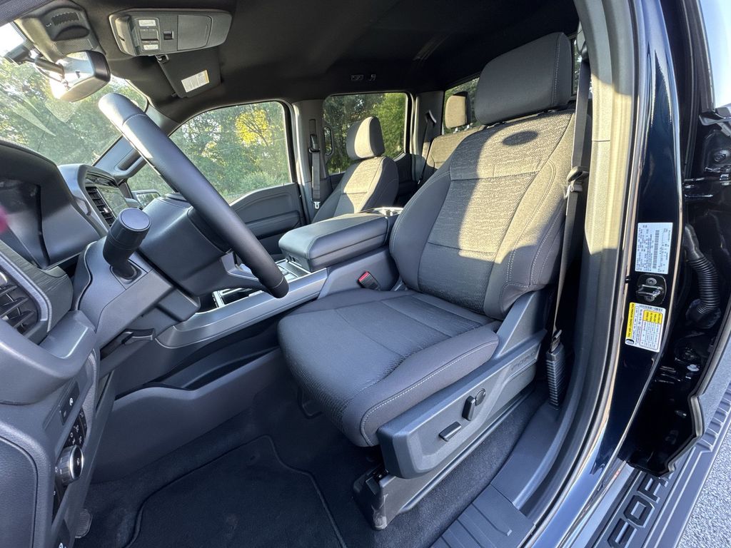 2025 Ford F-150 XLT photo 13