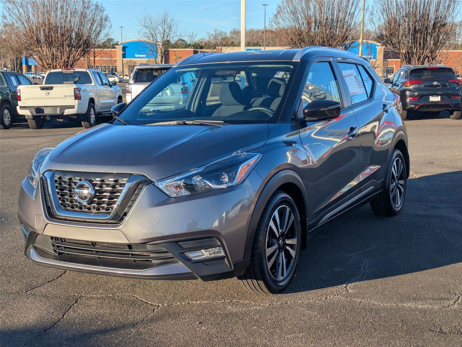 2018 Nissan Kicks SR's photo