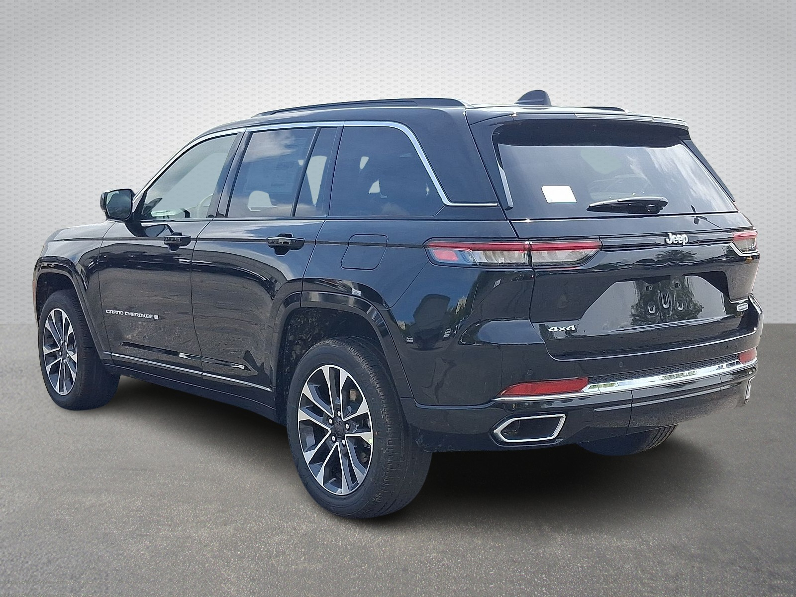 2025 Jeep Grand Cherokee Overland photo 4