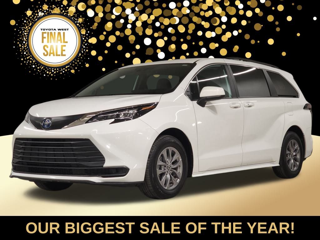 2025 Toyota Sienna LE's photo