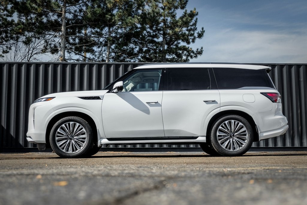 2026 Infiniti QX80 Luxe photo 4