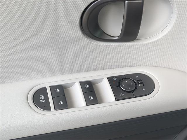 2025 Hyundai Ioniq 5 SE Standard Range photo 19