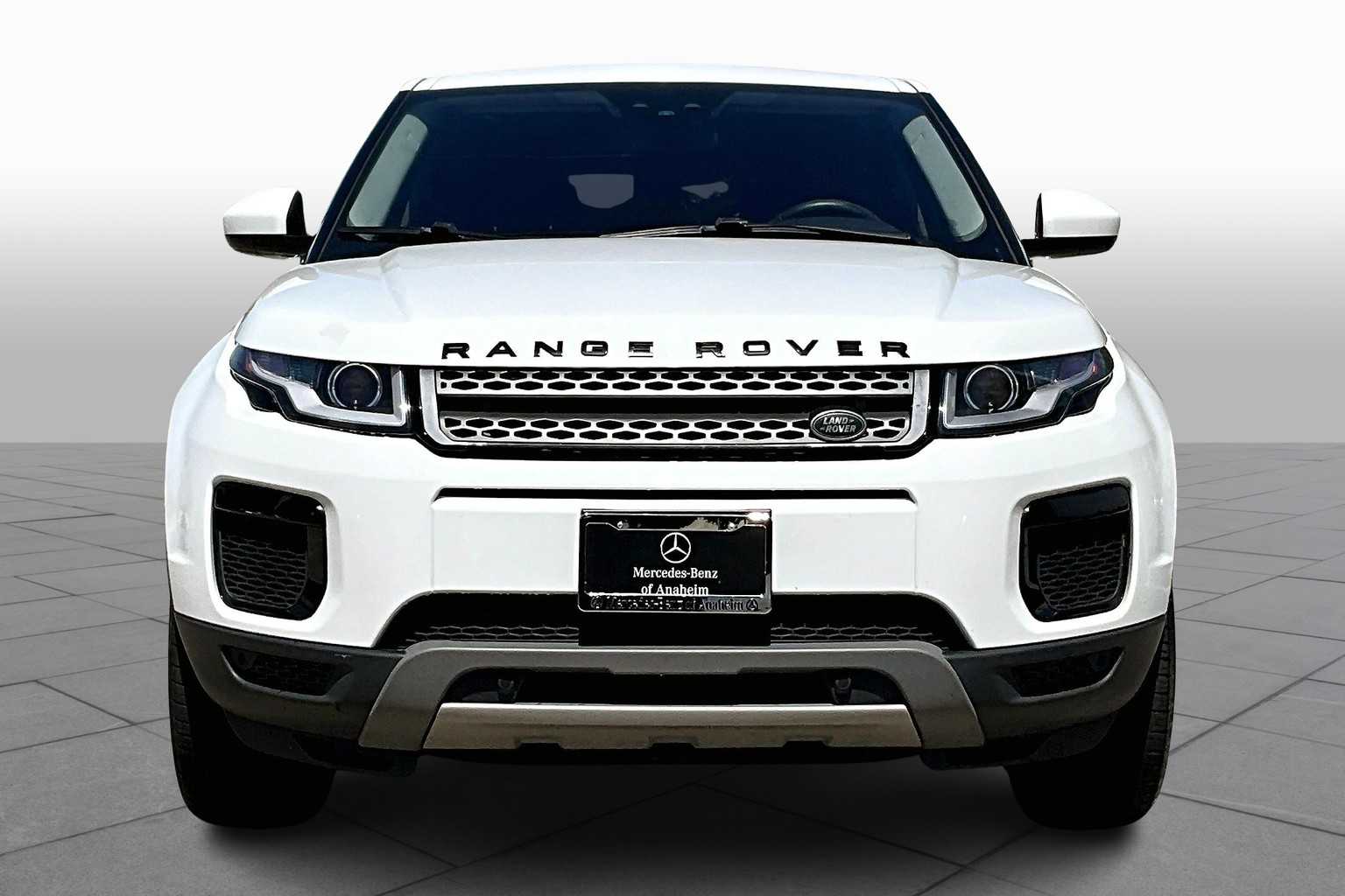 2019 Land Rover Range Rover Evoque SE photo 3