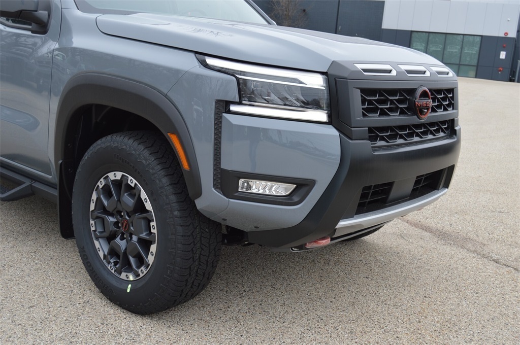 2025 Nissan Frontier Crew Cab PRO-4X photo 2