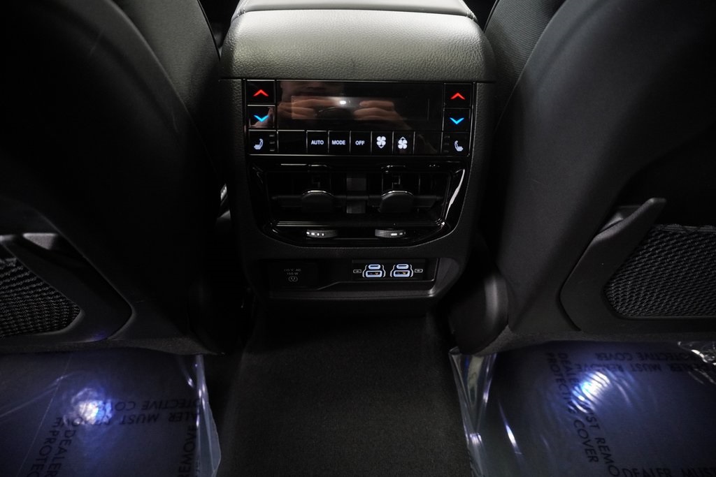 2024 Jeep Grand Cherokee Overland photo 20