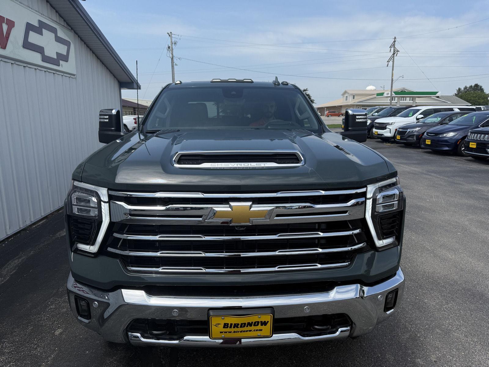 2025 Chevrolet Silverado 2500HD LTZ photo 4
