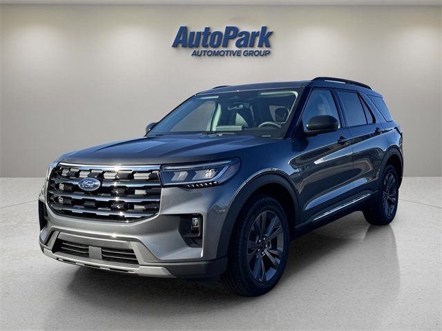 2025 Ford Explorer photo 2