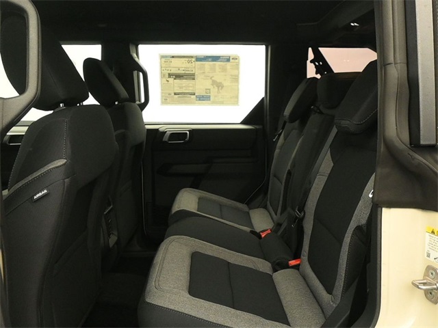 2025 Ford Bronco Base photo 7