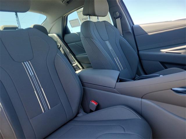 2025 Hyundai Elantra SEL Sport photo 17