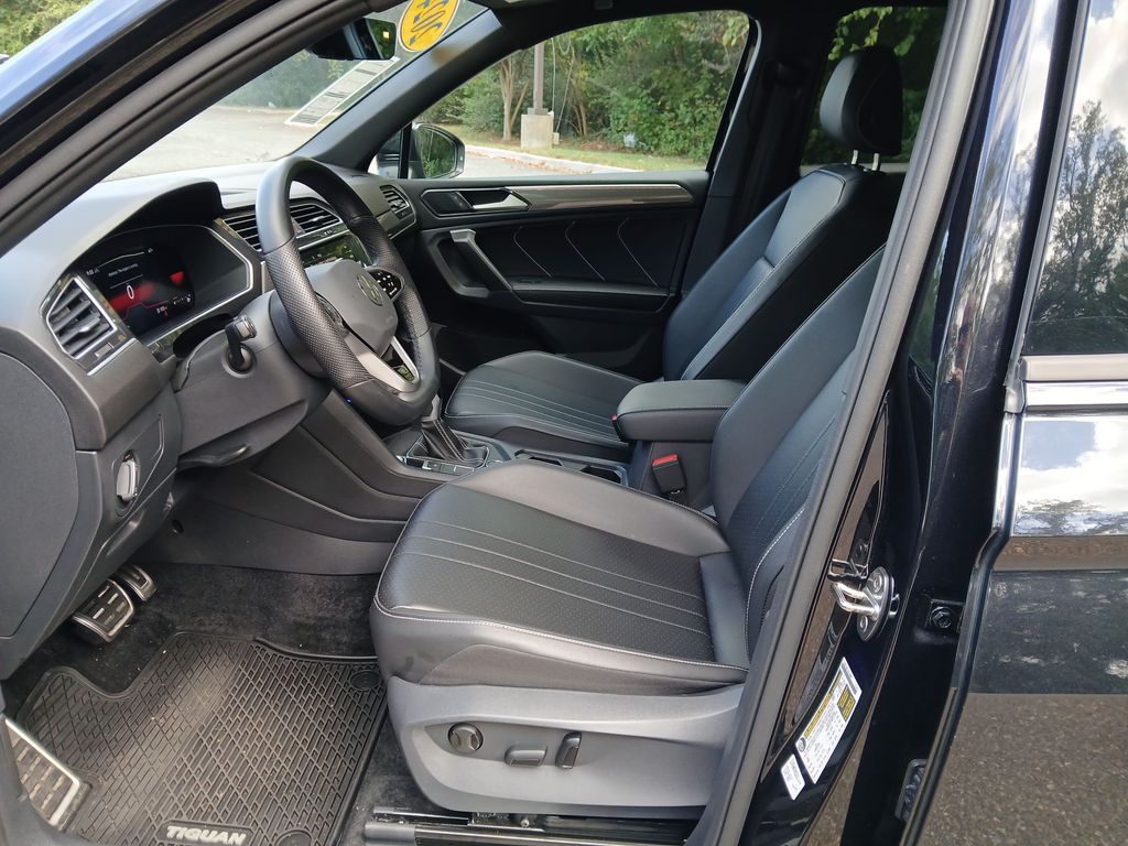 2024 Volkswagen Tiguan SE R-Line Black photo 8
